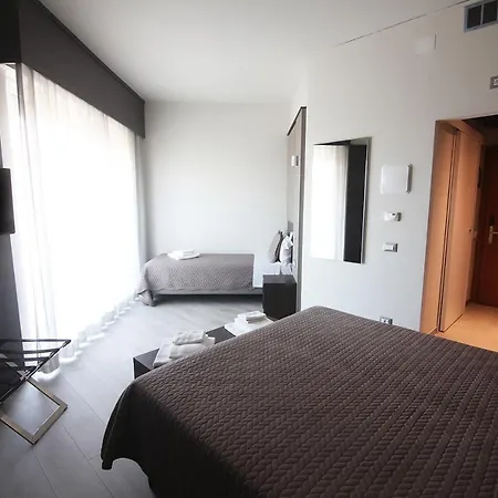 فندق Santin 3*