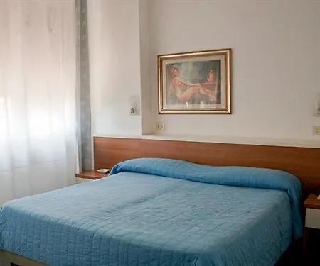 Santin מלון 3*