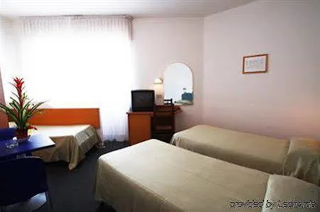 فندق Santin 3*